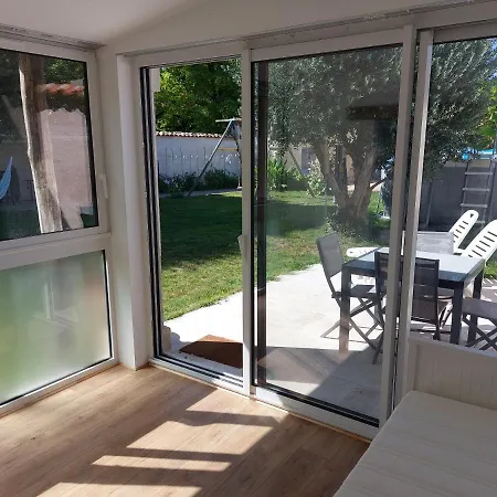 Hébergement de vacances Maison Pour 6 Personnes Avec Piscine Et Proche De La Aytré