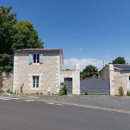 Vakantiehuis Maison Avec Piscine Et Proche De La